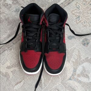 Air Jordan 1 Mid "Banned" (2020 edition) 7Y Women or Kids